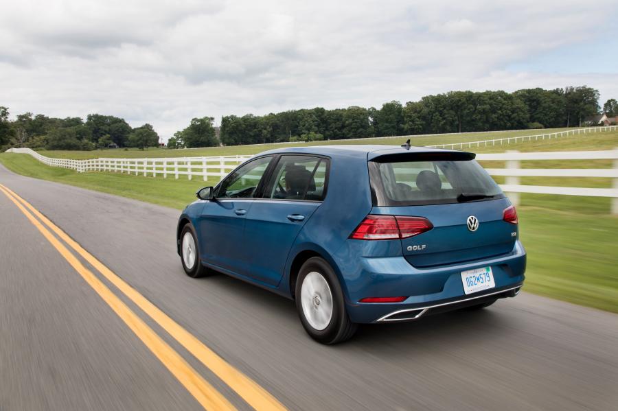  Volkswagen Golf TSI 5-Door (Typ 5G) 2017 года  (NA) (фото 14 из 47)